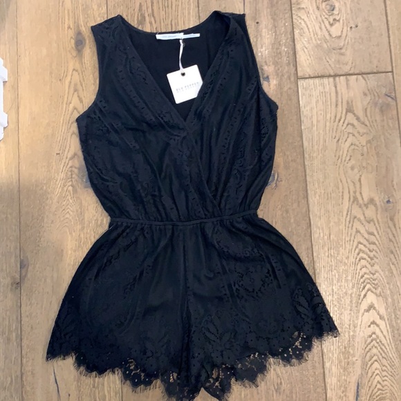Blu Pepper Black Lace Romper, deep V. size small. - Picture 3 of 5